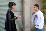 Finden zueinander: Abby (Pauley Perrette, l.) und ihr Bruder Kyle (Daniel Louis Rivas, r.) ...