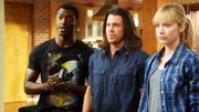 In einer Bekleidungsfabrik werden zahlreiche chinesische Gastarbeiterinnen ausgenommen. Um dem Elend ein Ende zu bereiten, planen Alec Hardison (Aldis Hodge, l.), Eliot (Christian Kane) und Parker (Beth Riesgraf) eine eigene Modenschau.