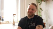 Jonathan Vinke hat nach dem Überfall Russlands beschlossen, in der Ukraine ein System für Krankentransporte aufzubauen. Sein Einsatz um Leben und Tod dauert bis heute an.