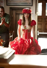 Um dem elitären Kreis der "Bluebell Belles" angehören zu können, muss Dr. Zoe Hart (Rachel Bilson) ein Aufnahmeritual über sich ergehen lassen, das es in sich hat ...