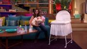 Phoebe Thunderman (Kira Kosarin, hinter)