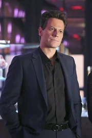 Der Milliardär Eric Vaughn (Ioan Gruffudd) scheint in Gefahr zu sein und er möchte ausgerechnet Kate Beckett zu seinem persönlichen Schutz ...