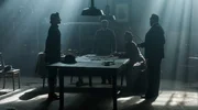 Johanna (Dominique Devenport, li.) wird in den geheimen Plan eingeweiht. Konsul Ole Zu Esteburg (Max Herbrechter), Gräfin Ilse von Hausner (Jeanette Hain) und Dr. Alexander Parvus (Ivan Shvedoff, re.).