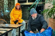Mona mittendrin Leben auf der Strasse - Zwischen Armut, Einsamkeit und Hoffnung Mona Vetsch mit Hausi