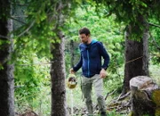 SRF bi de Lüt Wunderland - Region rund um den Eiger/BE Staffel 5, Episode 7 Nik Hartmann beim Uäunen auf der Alp Kaltenbrunnen