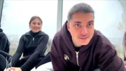 Tim sucht seine Mitte und landet im Spagat.