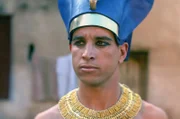 Pharao Ramses II. (Abdeljalil Joudi) regierte rund 66 Jahre und ist damit eines der am längsten amtierenden Staatsoberhäupter der Welt. Unter seiner Herrschaft wurden in Heliopolis mehrere große Tempel errichtet.