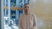 Frauen setzten sich früh für die Vision eines vereinten Europas ein. So Ursula Hirschmann, europäische Föderalistin der ersten Stunde. Nach ihrer Flucht vor den Nationalsozialisten wirkte sie 1941 am radikalen Manifest von Ventotene mit, das als Geburtsurkunde der Europäischen Union gilt. Ihre Überzeugung: Nur die Überwindung der Nationalstaaten kann weitere Weltkriege verhindern. - Die Europa-Abgeordnete Alice Bah Kuhnke im Interview.