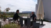 Karsten Schwanke im Gespräch mit dem Leiter des Helmholtz Diabetes Center, Stephan Herzig (links).