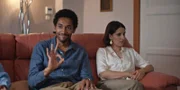 Theo (Benito Bause) freut sich, dass ihn Tracy (Minh-Khai Phan-Thi) perfekt imitiert.