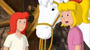 Bibi (r.) und Tina (l.) entdecken, dass der Entführer sie im Stollen eingeschlossen hat.