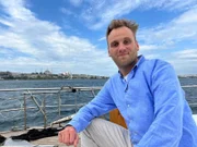 Leon Windscheid auf einem Motorschiff auf dem Marmarameer, ein Binnenmeer im Mittelmeer.