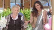 Assunta (Katia Ricciarelli, links) und Eva (Rocío Muñoz Morales, rechts)