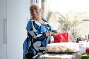 Miss Loretta (Luenell) ist überrascht, als Marcus unerwartet im Haus auftaucht. Wird er die mit ihm nicht abgesprochene Party ins Wasser fallen lassen?
