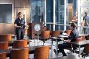 Smitty (Brent Huff) hat seine ganz eigenen Methoden, um Lucy (Melissa O'Neil) auf die bevorstehende Detective-Prüfung vorzubereiten, doch wird sie dadurch bestehen können?