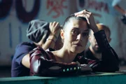 Gema (Nerea Barros) macht Nando ein finanziell verlockendes Angebot, nachdem sie einen illegalen Kampf von ihm gesehen hat.
