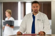 Bei Dr. Moreau (Mike Adler) kommen Zweifel auf.