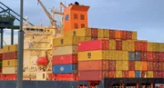 Rotterdam und Antwerpen sind die größten Häfen Europas. In Containern versteckt kommt der Großteil des in Europa konsumierten Kokains auf den Markt.