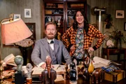 Michael Kessler und Dr. Mai Thi Nguyen-Kim spüren Freuds Traumdeutung nach. Wie kein anderer prägte Sigmund Freud (Michael Kessler) die Vorstellungen vom Unterbewussten und den verborgenen Ursachen unserer Träume. Viele von Freuds Vorstellungen gelten heute als überholt. Aber seine Traumdeutung war der erste Ansatz, nächtliche Fantasien rational zu erklären.