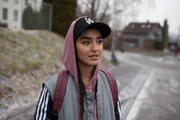 Nisha (Maria Mozhdah).
