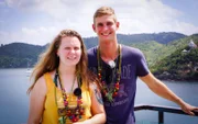 Coron, Philippinen: Laura und Lukas. Laura absolviert ein Praktikum in der Küche, Lukas in der Schreinerei an Bord der "Grand Lady".