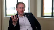 Schleswig-Holsteins Ministerpräsident Daniel Günther (CDU) will, dass die A20 schnellstmöglich weitergebaut wird.