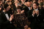 Die Filmschauspielerin Esther Kasabian mit ihrem Mann, der "Armenier" und seinem Partner Walter Weintraub bei der Filmpremiere von "Dämonen der Finsternis".