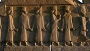 Ein gut erhaltenes Relief im Apadana-Palast: Zeichen der königlichen Macht.