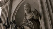 Diese Statue am Petersdom in Rom zeigt angeblich die Päpstin Johanna.