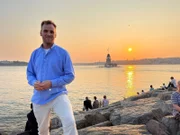 Leon Windscheid bei Sonnenuntergang am Bosporus - an der Meerenge, die Europa und Asien verbindet.