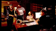 Gerichtsmedizinerin Felicitas Pircher präsentiert Jonas Kerschbaumer, „Capo“ Sonja Schwarz und Peter Kerschbaumer einen Hinweis.