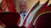 Immer wieder studiert Oberstaatsanwalt Feldkamp die Akten zum Cold Case Elke S. Denn Mord verjährt nie.