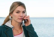 ARD HEITER BIS TÖDLICH - MORDEN IM NORDEN, II. Staffel der Krimiserie am Vorabend mit 16 neuen Folgen, Folge 18 "Der Pudelkaiser" am Dienstag (02.04.13) um 18.50 Uhr im Ersten. Am Strand von Travemünde wurde die Leiche von Björn Aufderheide gefunden. Er hat das Wochenende mit seinem Kegelclub im Hotel Strandidylle verbracht. Katrin Westerbeck (Nina Bott), die Aufderheide gut gekannt hat, scheint Geheimnisse zu haben.