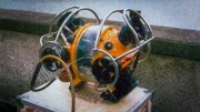Der Stausee ist bis zu 60 Meter tief. Die Bundesmarine rückt deshalb mit einem speziellen Tauchroboter an, um nach den Leichenteilen zu suchen.