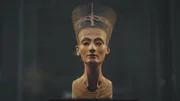 Echnatons Große Königliche Gemahlin Nofretete übt an der Seite des Pharaos selbst große Macht aus.