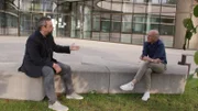 Karsten Schwanke im Gespräch mit Prof. Vasilis Ntziachristos (links), der neue Wege bei bildgebenden Verfahren in der Medizin beschreitet.