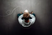 Über Smartphone haben Kinder und Jugendliche heute leicht Zugang zu Inhalten, die eigentlich nicht für sie bestimmt sind. Wie können sie davor geschützt werden?