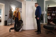 Roland Heilmann wartet zu Hause auf seine OP als seine Tochter Lisa (Ella Zirzow) vorbeikommt, um ihre Wäsche zu waschen. Sie erzählt ihm, dass sie ein Date hat und ist ganz aufgeregt. Roland bringt es nicht übers Herz, ihr etwas von seiner bevorstehenden OP zu sagen.