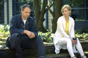 Fred Simon (Stephan Möller-Titel) erzählt Dr. Kathrin Globisch (Andrea Kathrin Loewig) wie sehr seine Erkrankung sein berufliches Leben und seine Ehe beeinflusst.
