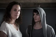 Rike (Regula Grauwiller, l.) hat große Probleme mit ihrem Sohn Lukas (Anton Andreew, r.).