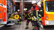 In the central Hessian town of Giessen, emergency workers join forces to extinguish a garden hut shortly before sunrise.