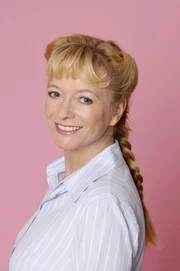 (1. Staffel) - Helga Plenske (Ulrike Mai)