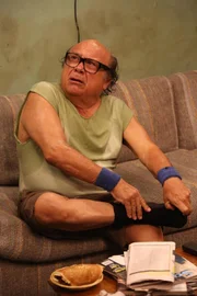 Frank Reynolds (Danny DeVito)
