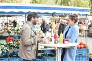 Nach dem Besuch bei Muriel, die sich im Wachkoma befindet, hat Emily (r.) plötzlich etwas am Sex mit Christian (l.) auszusetzen ...