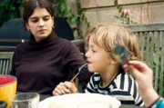 Ernährung ist mehr als nur satt werden: Sie beeinflusst die Gesundheit von Kindern und Jugendlichen maßgeblich.