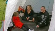 Farina (37) und Mike (45) zelten für fünf Tage mit ihren Söhnen Leon (13) und Jonas (9) an der Nordsee.
