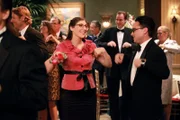 Legen eine heiße Sohle aufs Parkett: Leonard (Johnny Galecki, vorne r.) und Amy (Mayim Bialik, vorne l.)