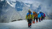 Die Expedition beim Aufstieg auf den 5300 Meter hohen Berg Shifkteen Sar, mitten im Shimshal Massiv.