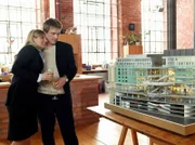 Klaus Bergholz (Andreas Maria Schwaiger) und Sonja Schilling (Lucia Gailova) sind seit 4 Monaten ein Paar.