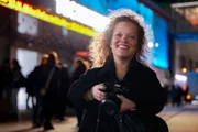 Wer in München auf Konzerte geht, hat Itje Kleinert schon im Einsatz erlebt: Als Fotografin "Käthe deKoe" fotografiert sie viele bekannte Bands. Die Autodidaktin ist in der Kunstszene bekannt.